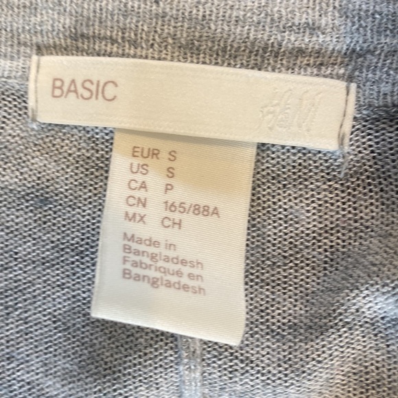 H&M Gray Heathered Cardigan Small S EUC Lightweight - Picture 5 of 7